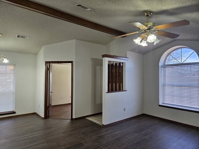 Building Photo - 2122 Meench Dr