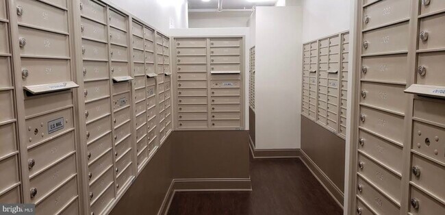 Building Photo - Arts Condominium [1324]