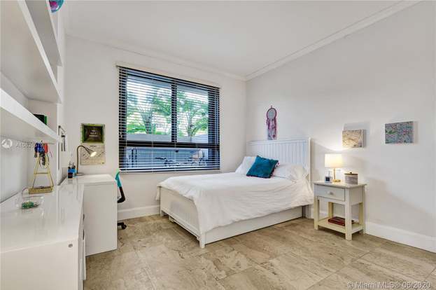 Building Photo - 251 Crandon Blvd