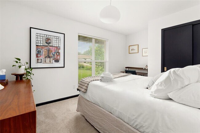 Building Photo - 705 Battle Bend Blvd