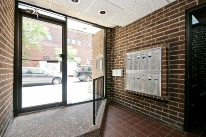 Building Photo - 750 W. Briar
