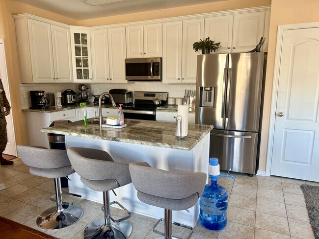 Building Photo - Charming Abingdon Townhome with Modern Upgrades!