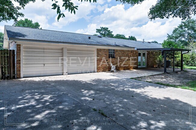 Building Photo - Spacious Brick Home in West Mobile!