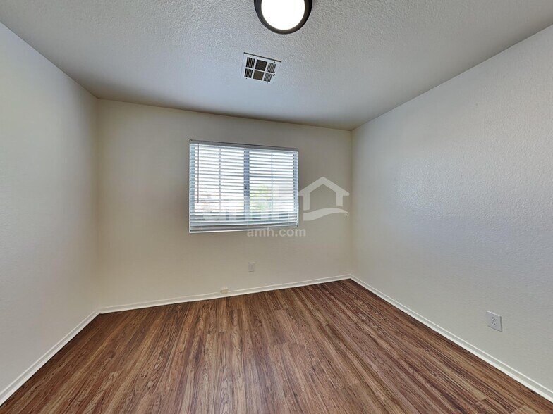 Building Photo - 6016 Soft Springs Ave