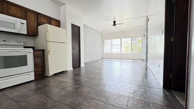 Building Photo - Eastside (Golf Links and Pantano) spacious 2nd floor 2 bed, 2 bath condo!