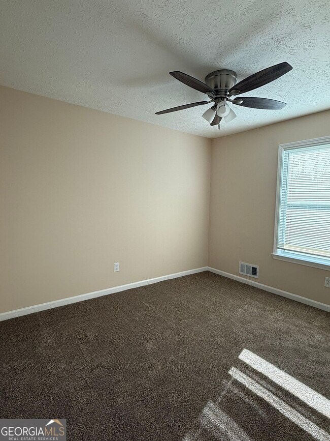 Building Photo - 10111 Settlers Grove Rd NE