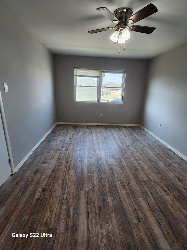 Building Photo - Spacious 2 Bedroom TownHouse!