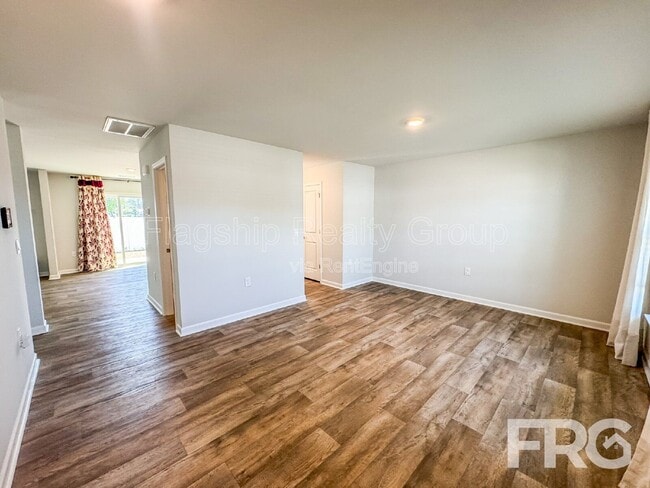 Building Photo - 1313 Riverstone Dr