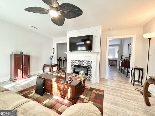 Primary Photo - 6031 Ambassador Dr