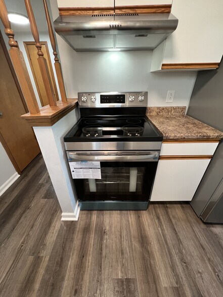 Building Photo - 2716 Alder Creek Dr S