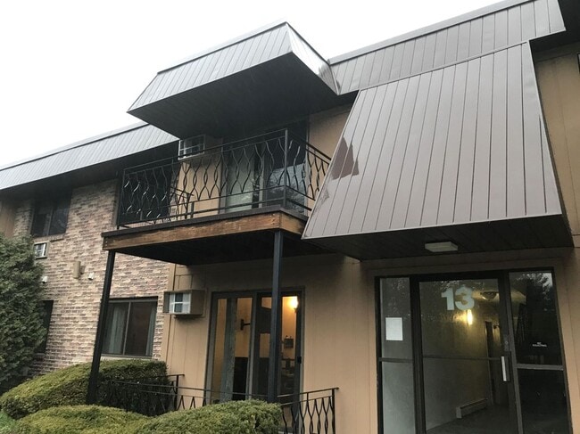 Building Photo - 13 Strawberry Bank Rd