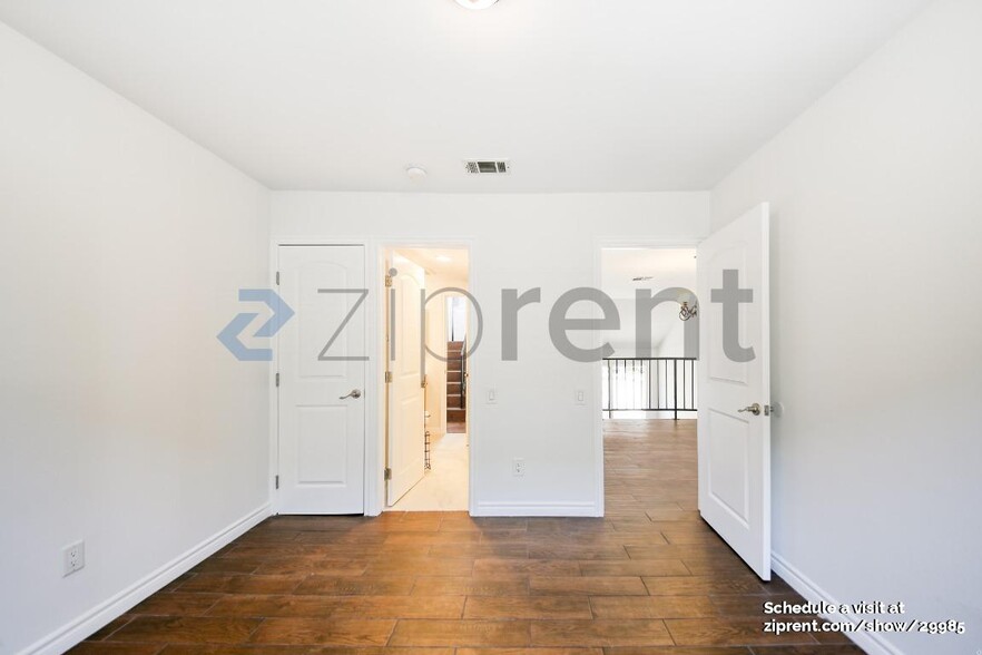 Building Photo - 14401 Plummer St