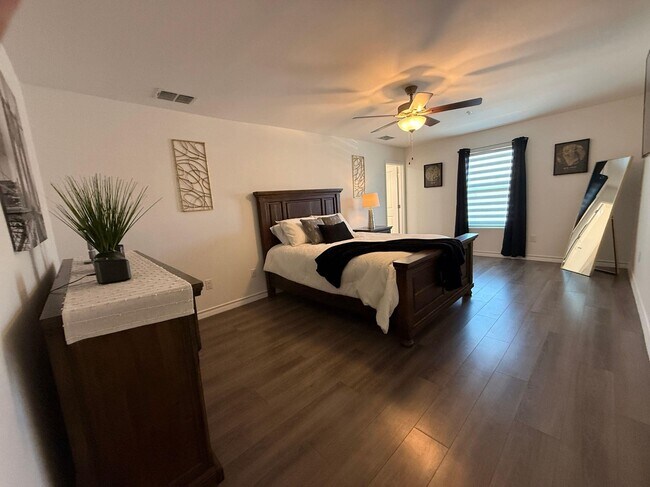 Building Photo - 9916 Kaspar Dr