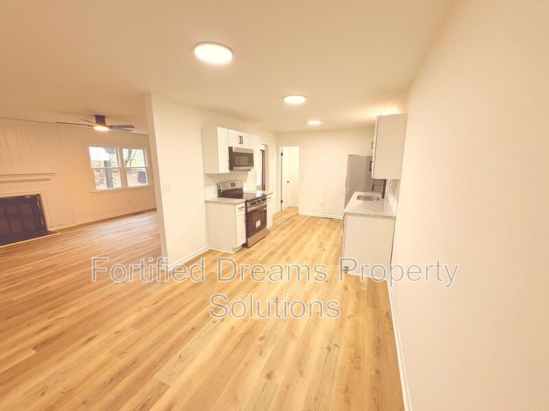 Building Photo - 5265 Country Club Rd