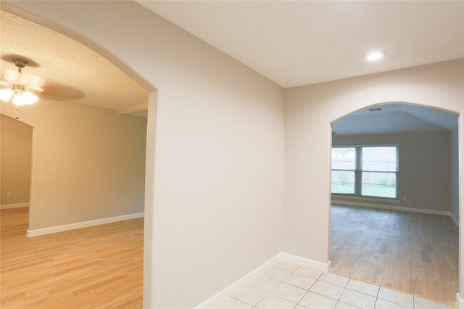 Building Photo - 7110 Yardley Dr