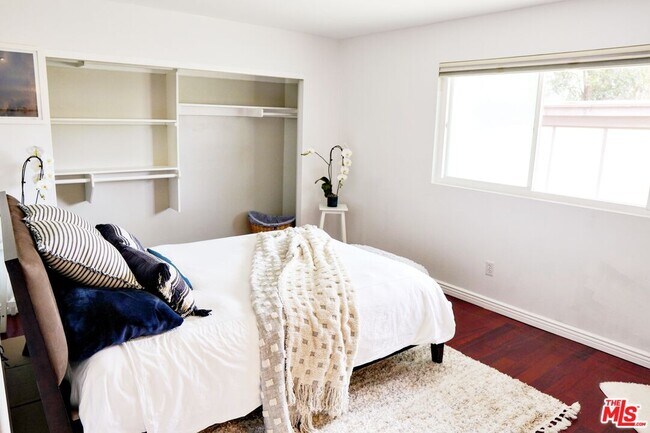 Building Photo - 2418 Graham Ave