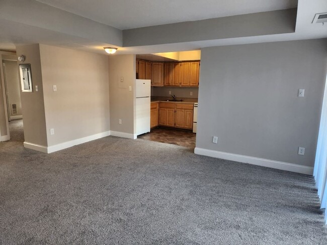 Building Photo - Spacious Two Bedroom Apartment Home Availa...