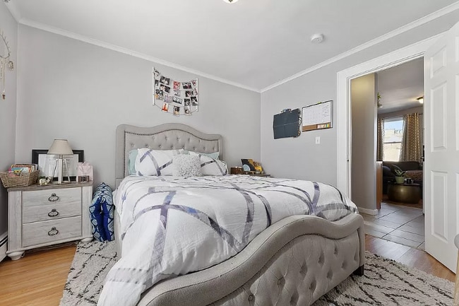 Building Photo - 196 Shephard Ave