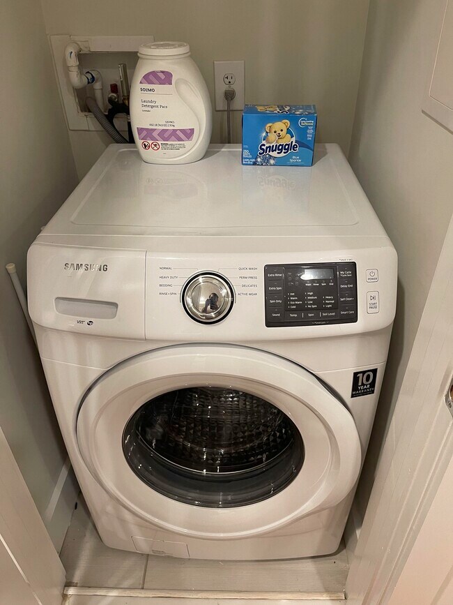 Building Photo - 2140 Wisconsin Ave NW