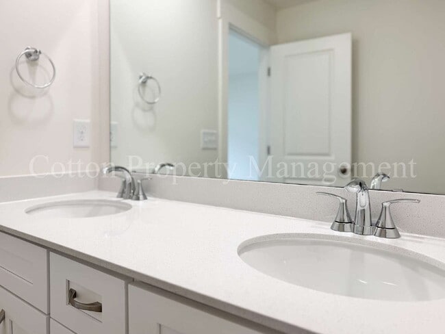 Building Photo - 29 W Pioneer Wy