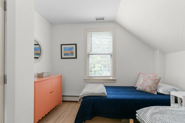 Building Photo - 42 Almy St