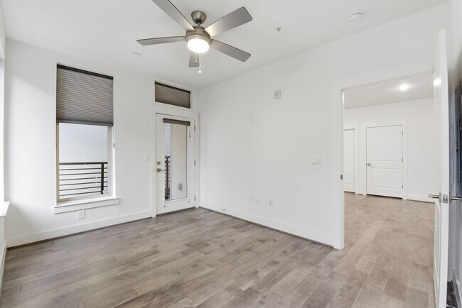 Building Photo - 4819 Caroline St