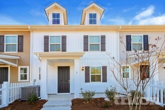 Building Photo - 3 Beautyberry St