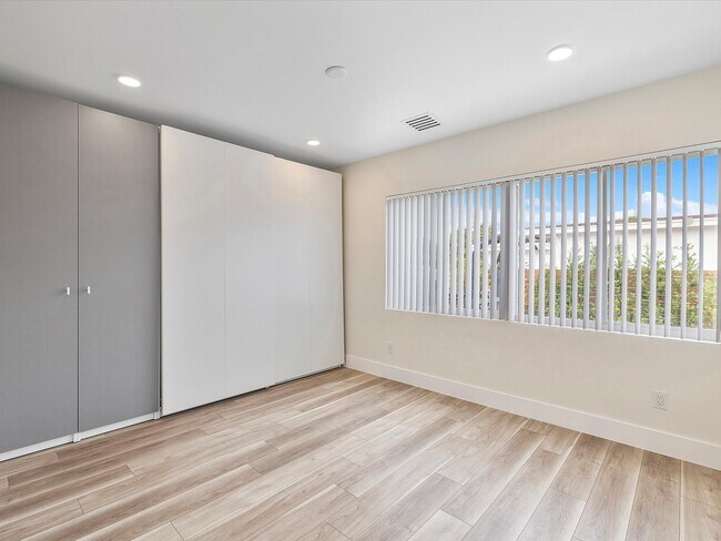 Building Photo - 203 NE 107th St