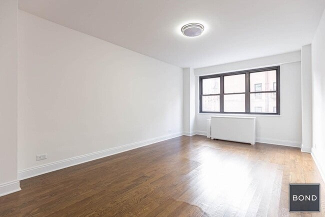 Building Photo - 145 E 16th St