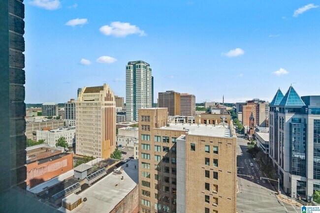 Building Photo - 2024 2nd Ave N