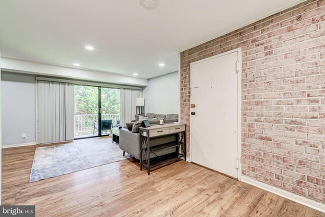 Building Photo - 6012 Westchester Park Dr