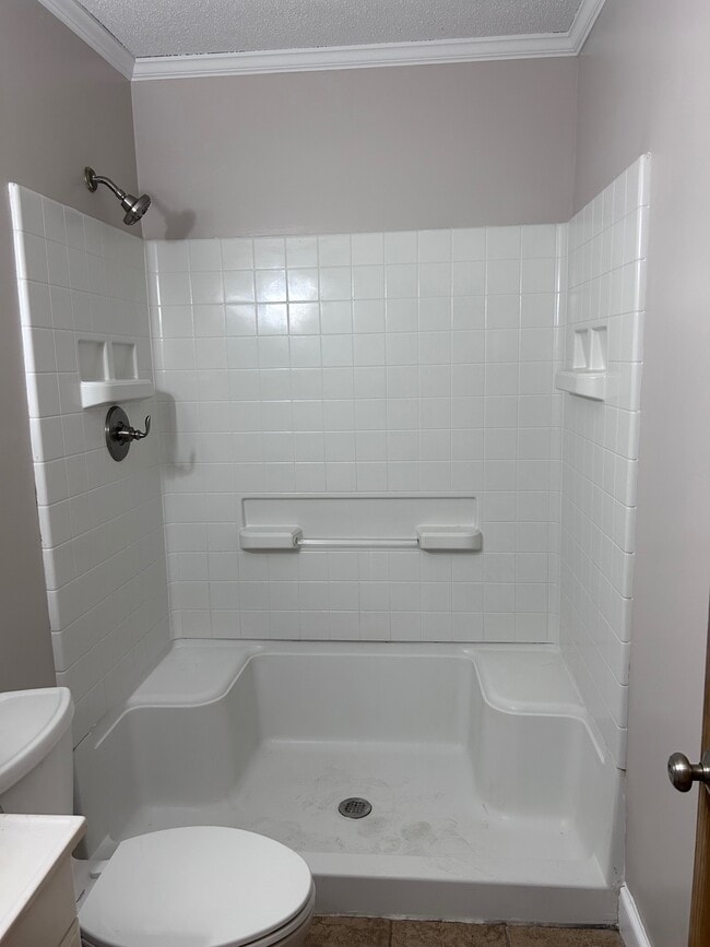 Building Photo - 409 Fairmont Ave