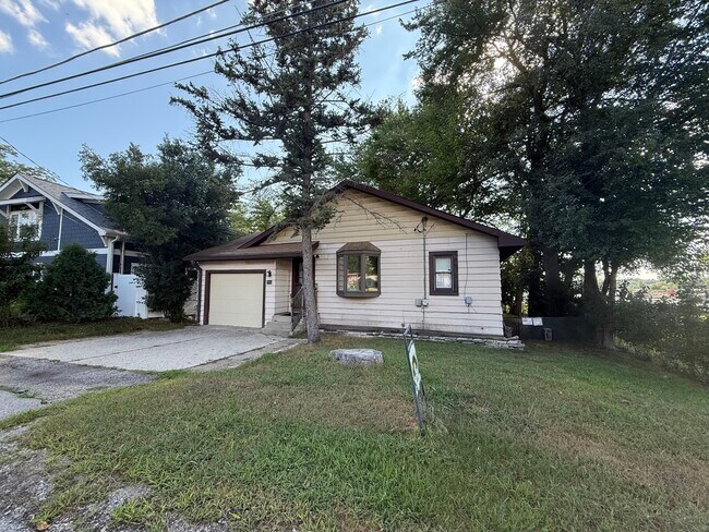 Primary Photo - 709 Lake Shore Dr