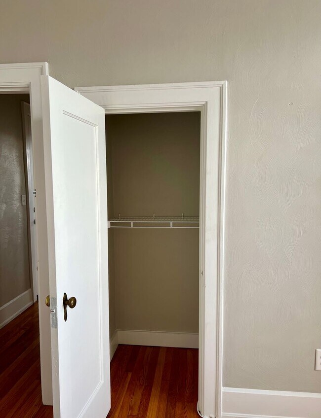 Building Photo - 1 Bedroom/1 Bath in the Historic District