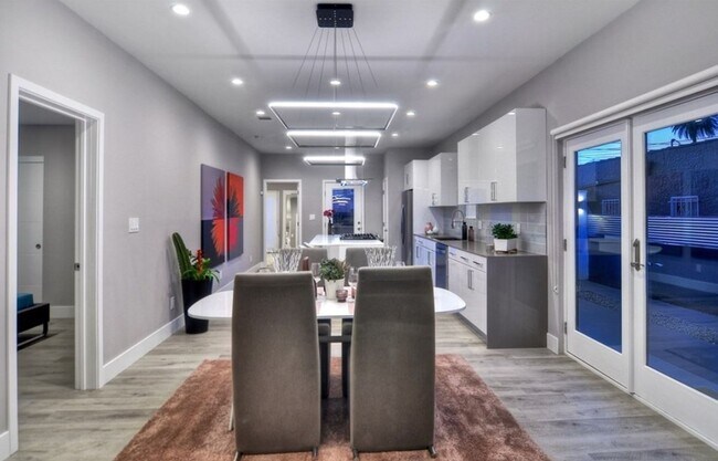 Building Photo - Private 3 Bed / 2 Bath Home with Incredible Outdoor Space