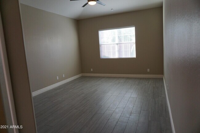Building Photo - 4287 E Yellowstone Pl