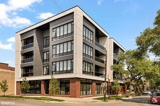 Building Photo - 3204 N Lawndale Ave