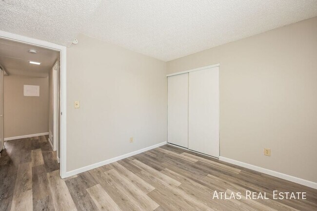 Building Photo - 3310 Cochran Dr