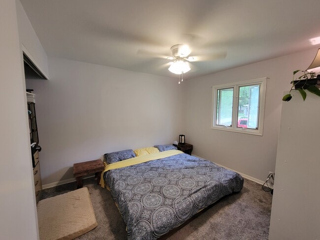 Building Photo - 512 Spruce Dr
