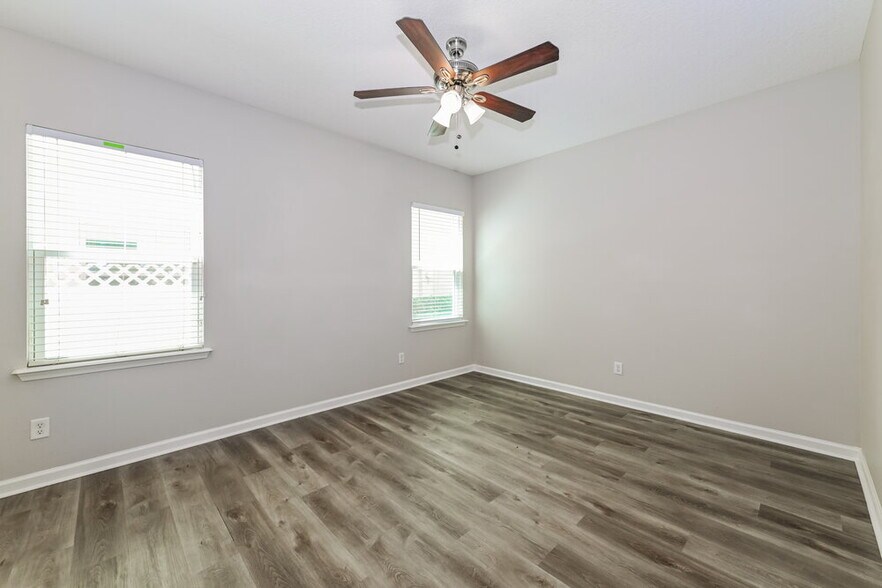 Building Photo - 497 Deercroft Ln