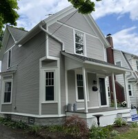 Building Photo - 622 Gladstone Dr SE