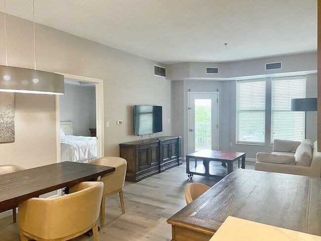 Building Photo - 36 Village Rd