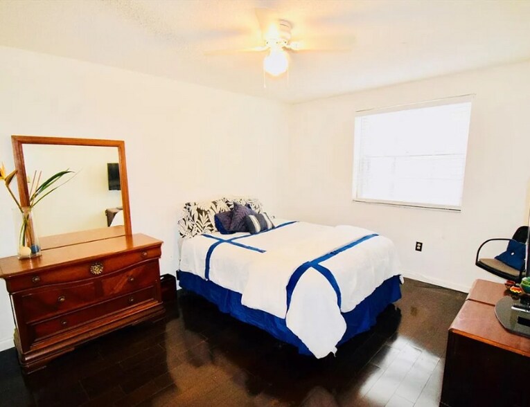 Building Photo - 2881 N Oakland Forest Dr