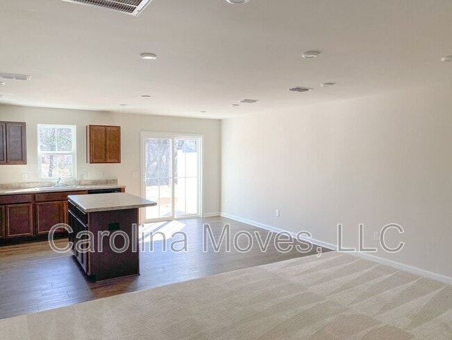 Building Photo - 156 Sarnesfield Wy