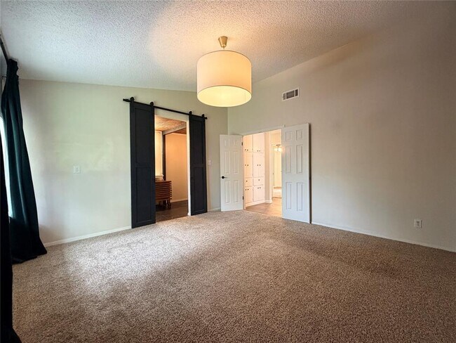 Building Photo - 115 Spanish Oak Cir