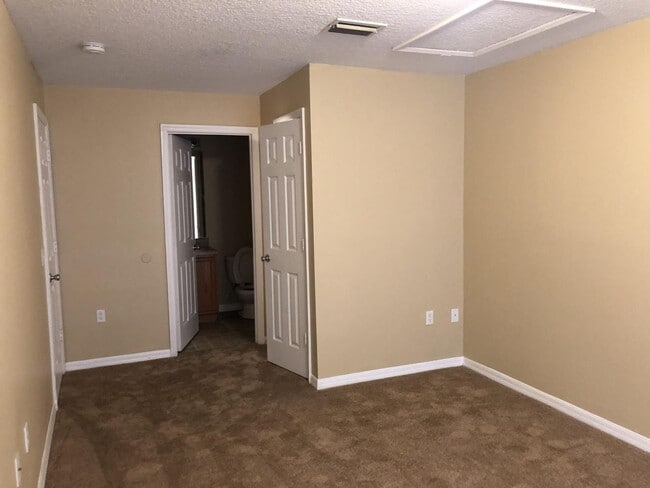 Building Photo - Beautiful Home