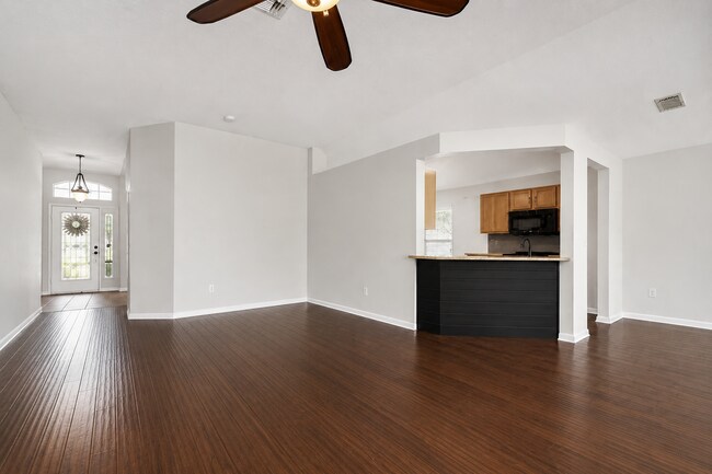 Building Photo - "Pool home! 3-Bed, 2-Bath Haven in Wesley Chapel"