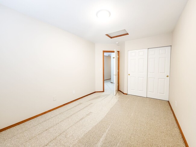 Building Photo - 3-Bedroom Gleneagle Townhome Available Now!