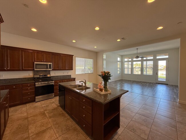 Building Photo - Lake front single story home in gated community!