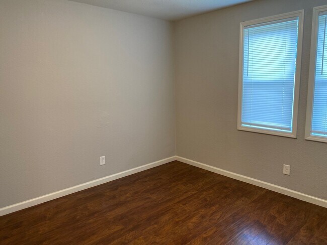 Building Photo - 259 Melwood St